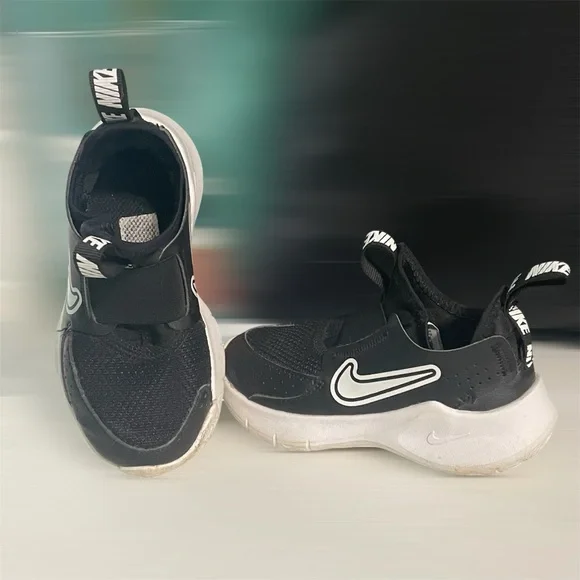 Nike Black Slip-On Sneakers with Sock-Like Upper - Picture 1 of 10